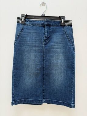 d.jeans Dark Blue Denim Skirt with Contrast Inner Waistband